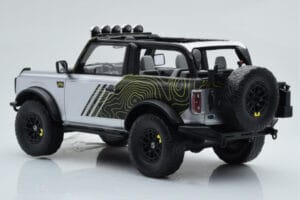 Ford Bronco RTR Iconic Prata GT Spirit 1:18 GT404 Resina - imagem 5 de 6