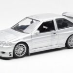 Ford Escort RS Cosworth Versão de Rua Prateado UT Models 1:18