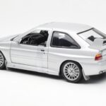 Ford Escort RS Cosworth Versão de Rua Prateado UT Models 1:18 - image 4 of 6