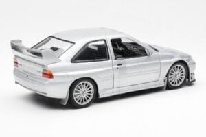 Ford Escort RS Cosworth Versão de Rua Prateado UT Models 1:18 22706 Metal - imagem 5 de 6