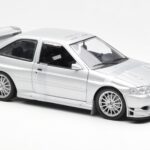 Ford Escort RS Cosworth Versão de Rua Prateado UT Models 1:18 - image 6 of 6