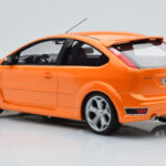 Ford Focus Mk2 ST 2.5 Electric Laranja Otto 1:18 - image 5 of 6