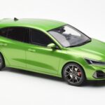 Ford Focus Mk5 ST Phase 2 Mean Verde Otto 1:18 OT450 - image 4 of 6