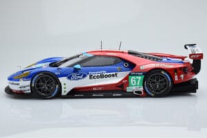 Ford GT Chip Ganassi Racing UK #67 M. Franchitti / A. Priaulx / H. Tincknell 24 Hours of Le Mans 2016 Minichamps 1:18 1551686 - imagem 3 de 6