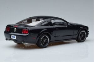 Ford Mustang GT S197 Bullitt AUTOart 1:18 73067 Metal - imagem 3 de 7