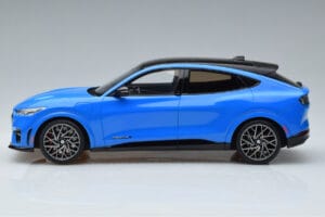 Ford Mustang Mach-E GT Performance Azul Otto 1:18 OT414 Resina - imagem 3 de 6