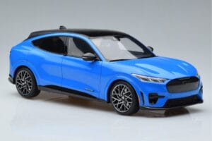 Ford Mustang Mach-E GT Performance Azul Otto 1:18 OT414 Resina - imagem 4 de 6