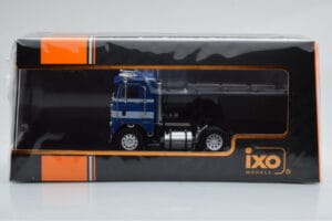 Freightliner COE Azul Branco IXO 1:43 TR111 Metal - imagem 4 de 4