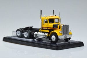 Freightliner FLC120 64T Amarelo IXO 1:43 TR116 Metal - imagem 4 de 6