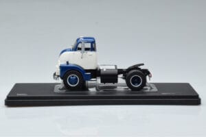 GMC 950 COE Azul Branco IXO 1:43 TR150 Metal - imagem 3 de 6