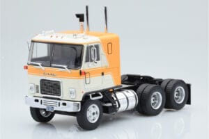 GMC Astro 95 Bege Branco IXO 1:43 TR167
