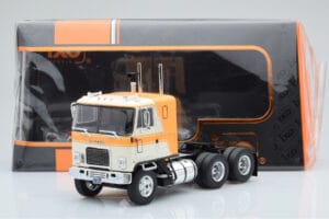 GMC Astro 95 Bege Branco IXO 1:43 TR167 Metal - imagem 5 de 5
