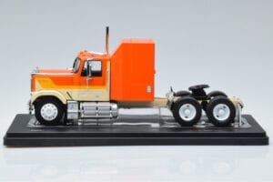 GMC General Laranja IXO 1:43 TR129 Metal - imagem 3 de 6