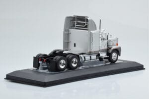 GMC General SBFA Prata IXO 1:43 TR166 Metal - imagem 2 de 6