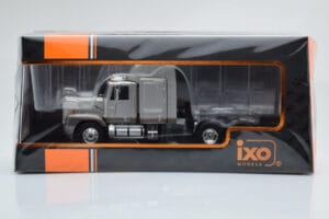 GMC General SBFA Prata IXO 1:43 TR166 Metal - imagem 6 de 6