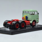 Henschel HS 19 TS Verde IXO 1:43 - image 2 of 6