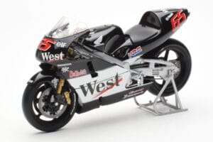 Honda NSR500 West Honda Pons #65 L. Capirossi 500cc World Championship 2001 Minichamps 1:12 122016165 Metal - imagem 2 de 4