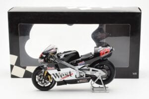 Honda NSR500 West Honda Pons #65 L. Capirossi 500cc World Championship 2001 Minichamps 1:12 122016165 Metal - imagem 4 de 4