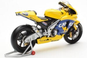 Honda RC211V Pramac Pons #3 M. Biaggi MotoGP 2003 Minichamps 1:12 122037103 Metal - imagem 3 de 4
