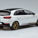 Hyundai i30 N PD Atlas Branco MCG 1:18 - image 2 of 6
