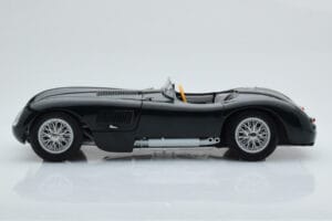 Jaguar C-Type Verde AUTOart 1:18 73500 Metal - imagem 5 de 8
