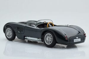 Jaguar C-Type Verde AUTOart 1:18 73500 Metal - imagem 7 de 8