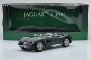 Jaguar C-Type Verde AUTOart 1:18 73500 Metal - imagem 8 de 8
