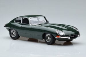 Jaguar E-Type Series 1 British Racing Verde KK-Scale 1:18 KKDC180431 Metal - imagem 4 de 6