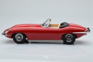 Jaguar E-Type Series 1 Roadster Vermelho KK-Scale 1:18 KKDC180482 Metal - imagem 3 de 6