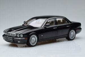 Jaguar XJ6 X350 Ebony Preto Almost Real 1:18