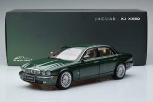 Jaguar XJ6 X350 Racing Verde Almost Real 1:18 810502 Metal - imagem 13 de 13