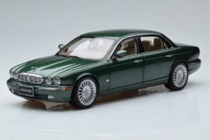Jaguar XJ6 X350 Racing Verde Almost Real 1:18 810502