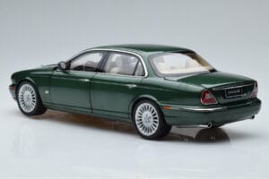 Jaguar XJ6 X350 Racing Verde Almost Real 1:18 810502 Metal - imagem 7 de 13