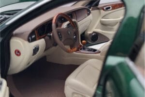 Jaguar XJ6 X350 Racing Verde Almost Real 1:18 810502 Metal - imagem 8 de 13