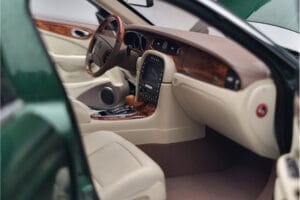 Jaguar XJ6 X350 Racing Verde Almost Real 1:18 810502 Metal - imagem 9 de 13