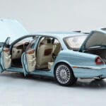 Jaguar XJ6 X350 Seafrost Azul Claro Almost Real 1:18 - image 3 of 11