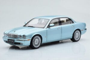 Jaguar XJ6 X350 Seafrost Azul Claro Almost Real 1:18 810503