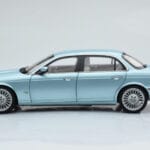 Jaguar XJ6 X350 Seafrost Azul Claro Almost Real 1:18 - image 6 of 11