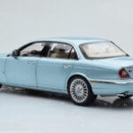 Jaguar XJ6 X350 Seafrost Azul Claro Almost Real 1:18 - image 8 of 11