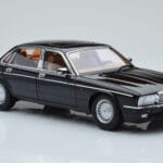 Jaguar XJ6 XJ40 Ebony Preto Almost Real 1:18 - image 6 of 11