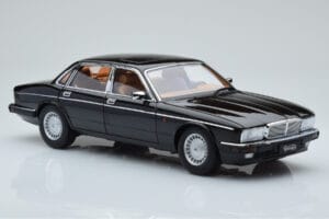 Jaguar XJ6 XJ40 Ebony Preto Almost Real 1:18 810543 Metal - imagem 6 de 11