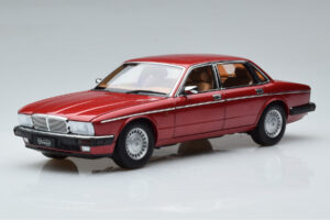 Jaguar XJ6 XJ40 Flamenco Vermelho Almost Real 1:18