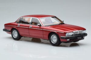 Jaguar XJ6 XJ40 Flamenco Vermelho Almost Real 1:18 810541 Metal - imagem 6 de 11