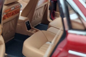 Jaguar XJ6 XJ40 Flamenco Vermelho Almost Real 1:18 810541 Metal - imagem 10 de 11