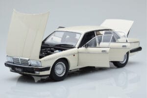 Jaguar XJ6 XJ40 Glacier Branco Almost Real 1:18 810542 Metal - imagem 2 de 11