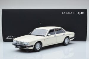 Jaguar XJ6 XJ40 Glacier Branco Almost Real 1:18 810542 Metal - imagem 11 de 11