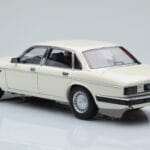 Jaguar XJ6 XJ40 Glacier Branco Almost Real 1:18 - image 7 of 11