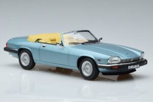 Jaguar XJS V12 Cabriolet Azul Claro Metálico Norev 1:18 182635 Metal - imagem 4 de 6