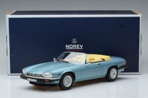 Jaguar XJS V12 Cabriolet Azul Claro Metálico Norev 1:18 182635 Metal - imagem 6 de 6