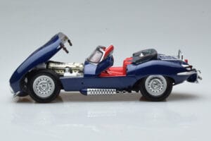Jaguar XKSS Azul AUTOart 1:18 73510 Metal - imagem 4 de 9